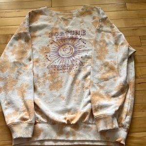 tie dye graphic crew neck!